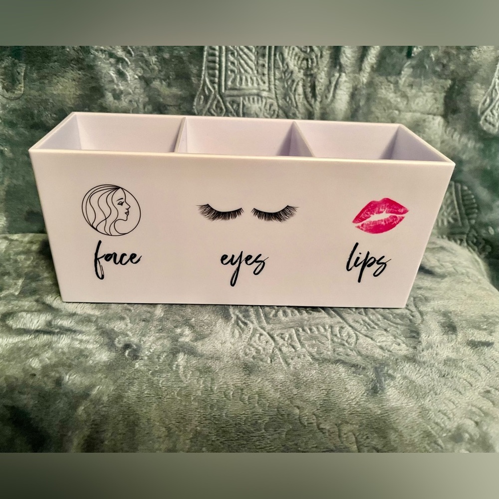 G BY GENNARO
Brush Crush Makeup Brush Holder
